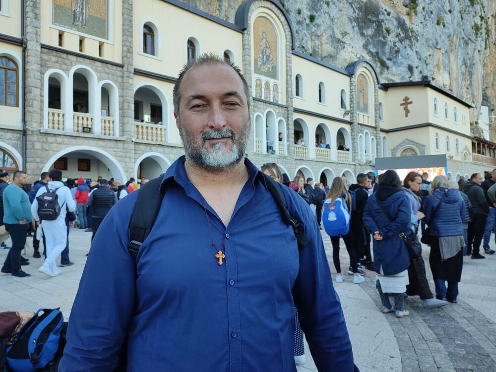 <p>"I svako ko je došao, došao je na jedan način, a otišao je odavde drugačiji. Svakome se nešto desilo suštinski, tako da to što se desilo niti može da razumije, a kamoli da iznese i objasni bilo kome", kazao je patrijarh</p>