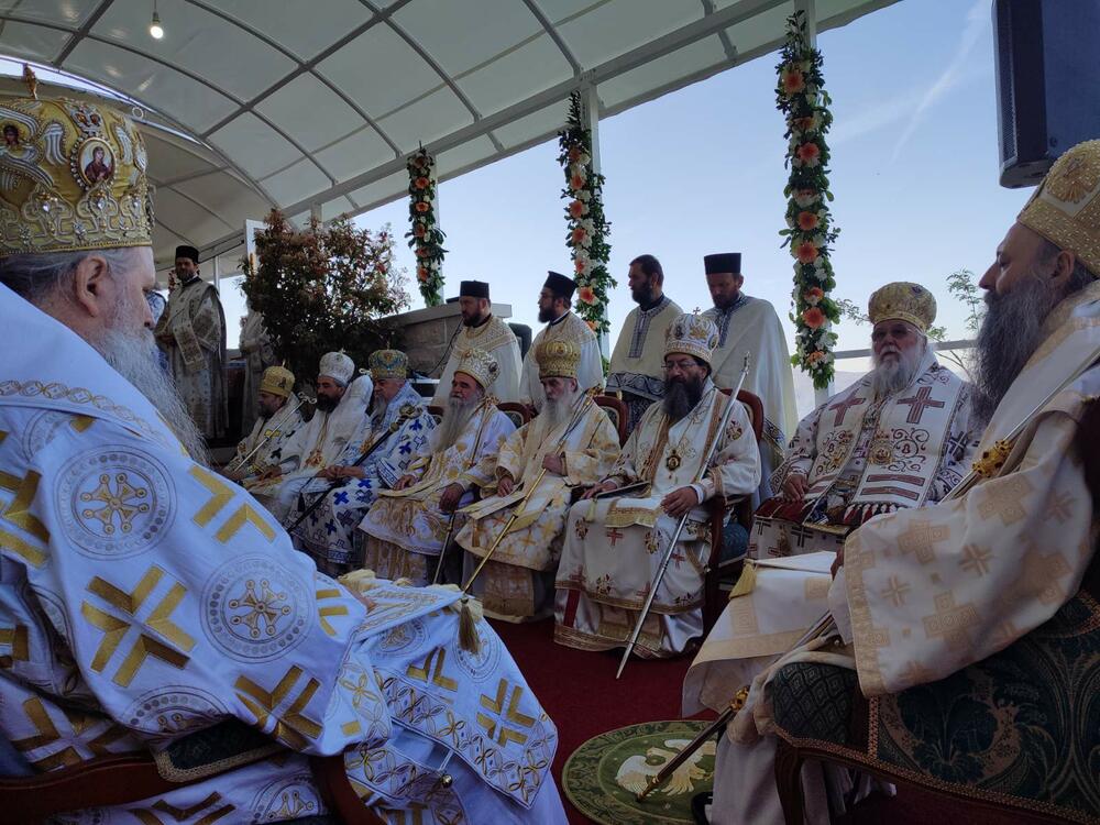 <p>"I svako ko je došao, došao je na jedan način, a otišao je odavde drugačiji. Svakome se nešto desilo suštinski, tako da to što se desilo niti može da razumije, a kamoli da iznese i objasni bilo kome", kazao je patrijarh</p>