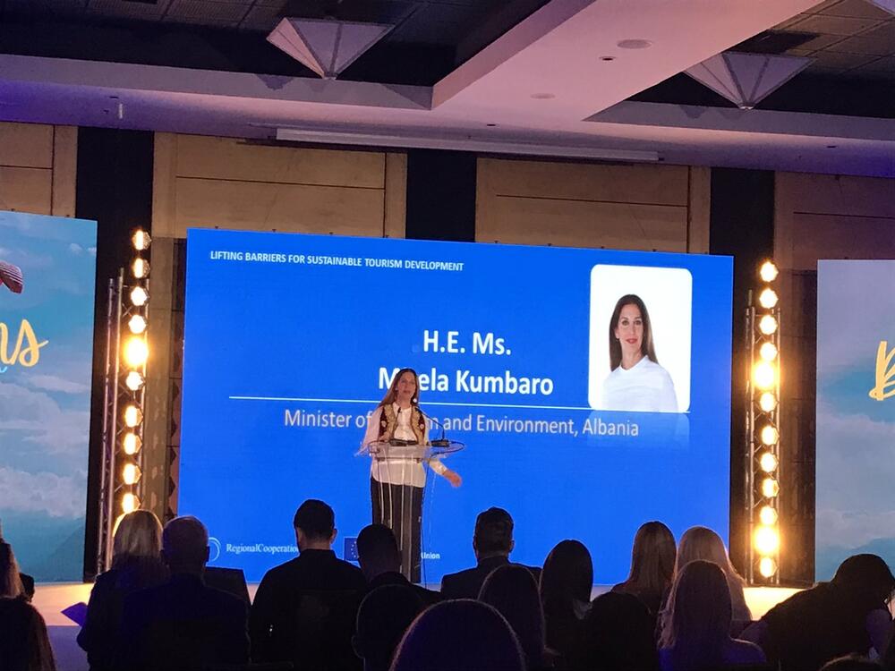 <p>Na pitanje kako da se Zapadni Balkan pozicionira na svjetsku scenu, generalna sekretarka Savjeta za regionalnu saradnju (RCC) Majlinda Bregu ističe da je prvi korak urađen, misleći na ukidanje rominga, a da se drugi tiče slobode kretanja</p>