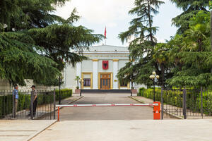 Albanski parlament glasao protiv usvajanja rezolucije o...