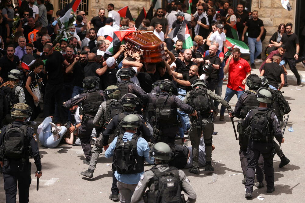 Sukob tokom sahrane Širin Abu Akleh, Foto: Reuters