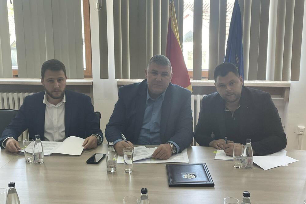 Sa potpisivanja ugovora, Foto: Opština Nikšić