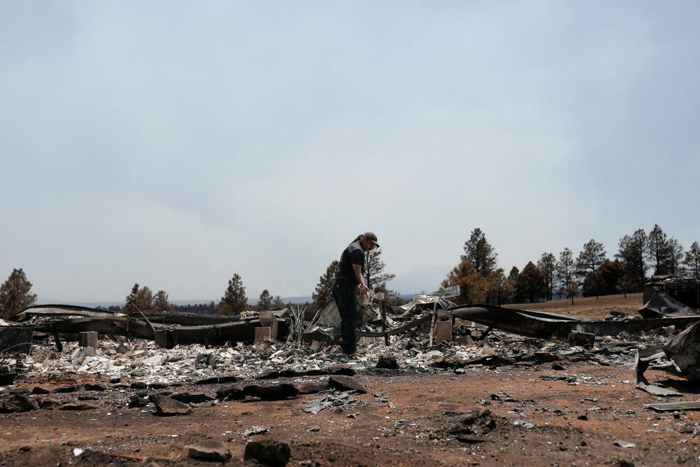<p>"Znamo da je kod nas veoma rano za sezonu požara i svi smo u strahu zbog onoga što smo već iskusili", rekao je Dejv Bejls, komandant vatrogasne jedinice Novog Meksika</p>