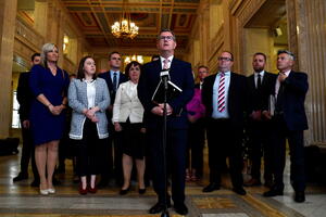 DUP blokira konstituisanje parlamenta u Sjevernoj Irskoj: Spor...