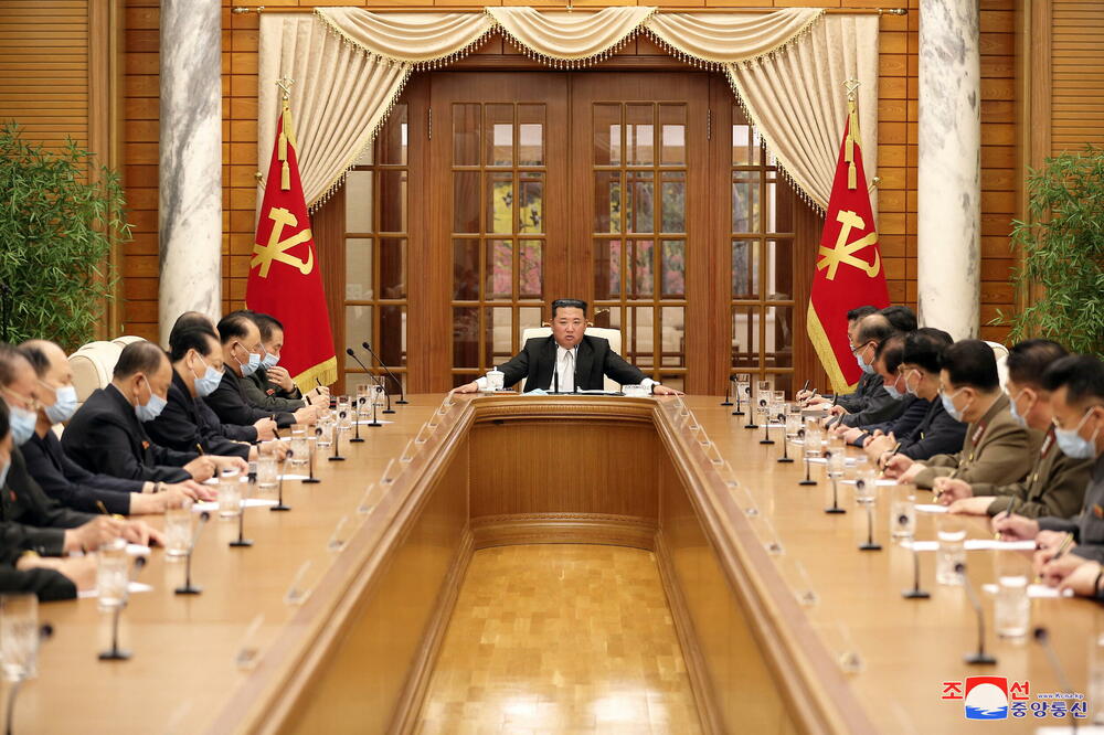 Kim Džong Un predsjedava sastankom Radničke partije na kome je bilo riječi o koronavirusu, Foto: Reuters