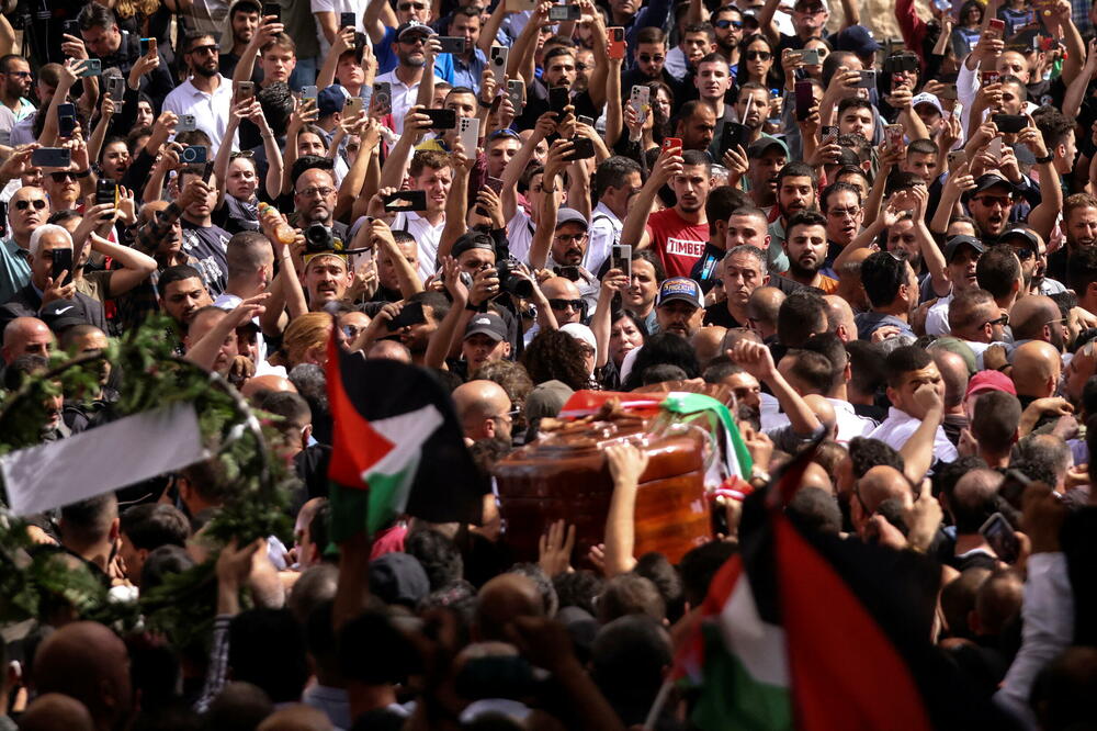 Sa sahrane Širin Abu Akleh, Foto: Reuters