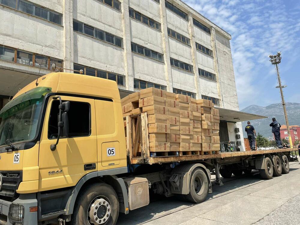 <p>Predsjednik Vlade Crne Gore Dritan Abazović, ministar finansija Aleksandar Damjanović, ministar unutrašnjih poslova Filip Adžić, ministar bez portfelja Zoran Miljanić i direktor Uprave prihoda i carina (UPC) Rade Milošević trenutno su u posjeti Slobodnoj zoni Luke Bar</p>