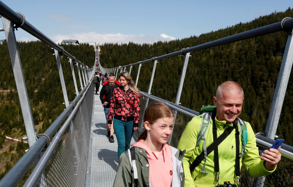 <p>Most se nalazi na više od 1.100 metara nadmorske visine i spaja dva planinska grebena na sjeveroistoku zemlje</p>
