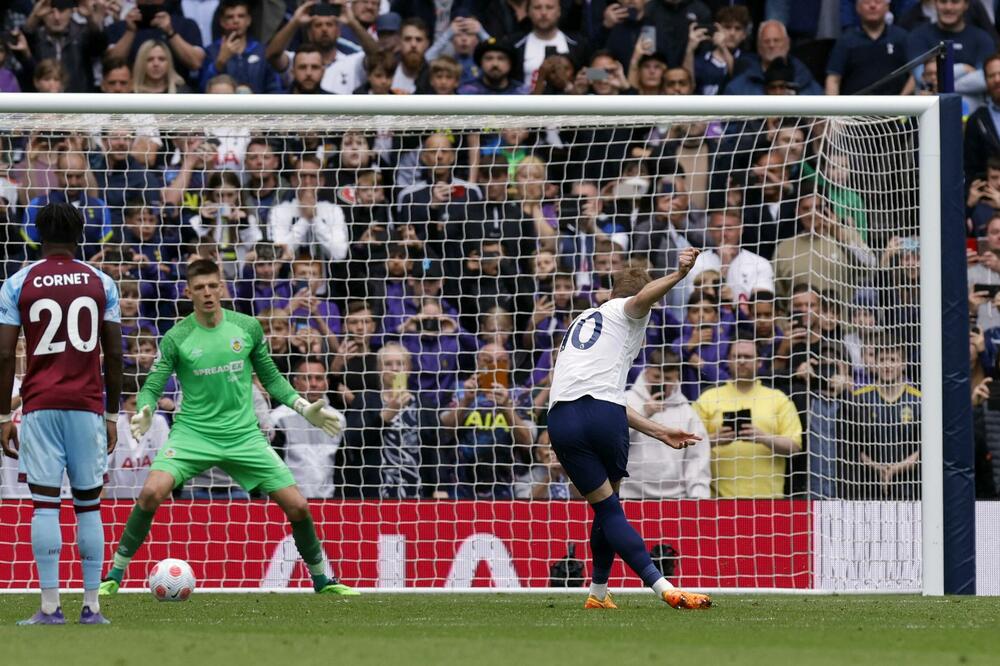 Kejn pogađa sa penala, Foto: REUTERS