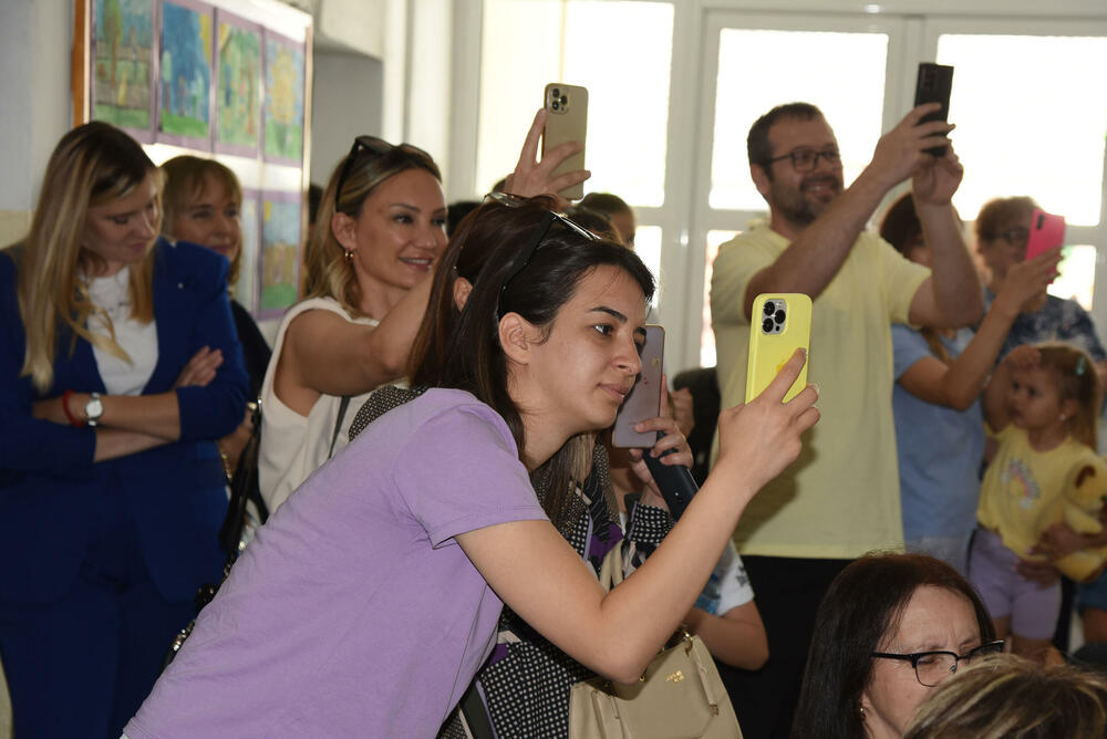 <p>Najstarija podgorička Osnovna škola "Savo Pejanović" proslavila je danas svoj 76. rođendan. U galeriji pogledajte dio programa koji su priredili učenici sa svojim učiteljicama i učiteljima.</p>