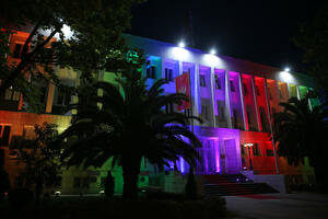 Zgrada Predsjednika u duginim bojama