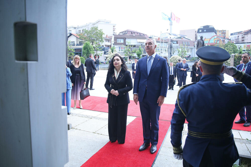 <p>Đukanović boravi u dvodnevnoj zvaničnoj posjeti Kosovu</p>
