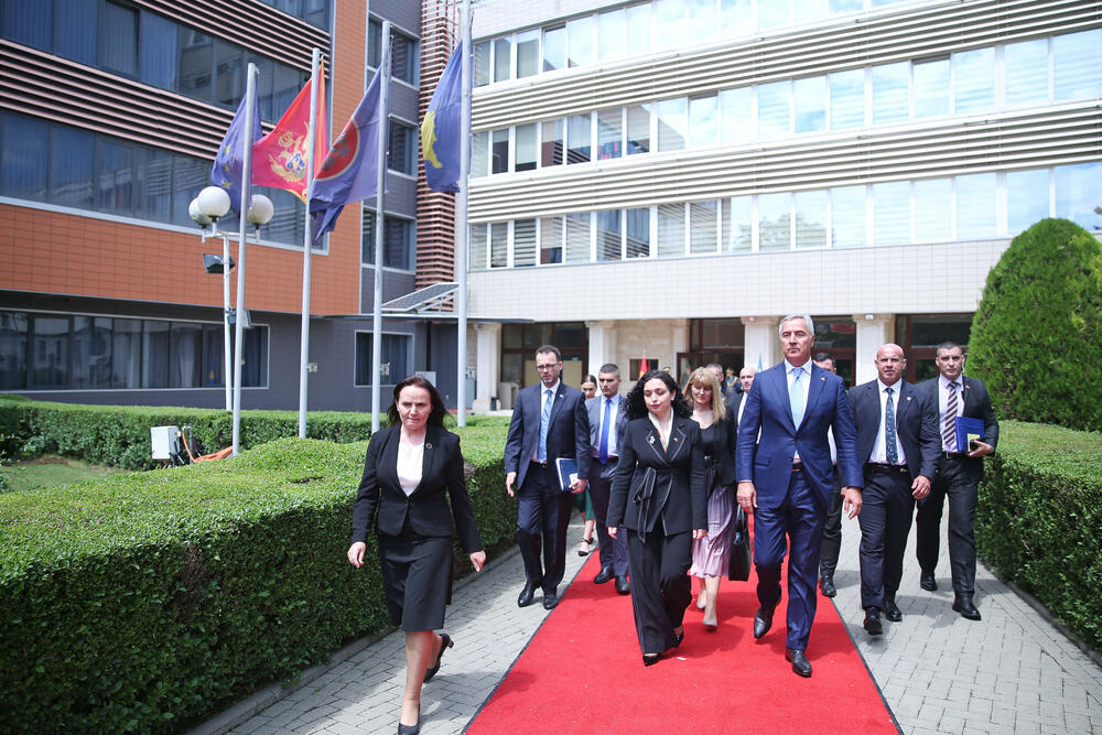 <p>Đukanović boravi u dvodnevnoj zvaničnoj posjeti Kosovu</p>