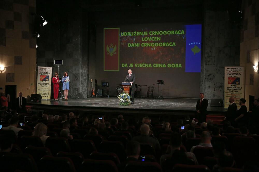 <p>"Nije moguće, niti je neophodno idealizovati istorijska dešavanja na balkanskom prostoru. I nismo danas ovdje da bismo raspravljali o razlozima značajnog smanjenja brojnosti crnogorske zajednice na Kosovu", rekao je Đukanović</p>