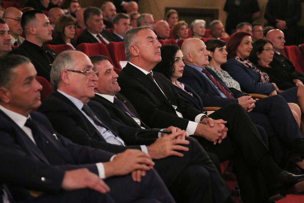 <p>"Nije moguće, niti je neophodno idealizovati istorijska dešavanja na balkanskom prostoru. I nismo danas ovdje da bismo raspravljali o razlozima značajnog smanjenja brojnosti crnogorske zajednice na Kosovu", rekao je Đukanović</p>