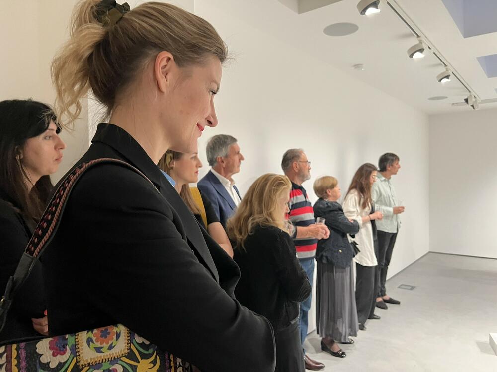 <p>Đuravčević živi u Bruklinu. Predstavljao je Crnu Goru na 56. Venecijanskom bijenalu umjetnosti</p>