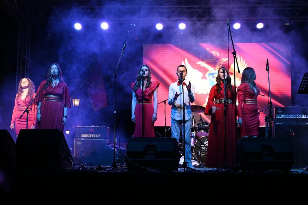 <p>Bjelopoljce i Bjelopoljke oduševio je i nastup najmlađih učesnika koji će Bijelo Polje predstavljati na takmičenju "Crna Gora u ritmu Evrope"</p>
