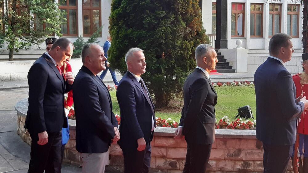 <p>"Želim da se Crne Gore sjetimo češće i da ljubav prema njoj iskazujemo svakodnevno - plaćajući porez, čuvajući okolinu i njeno bogatstvo", kazao je premijer</p>