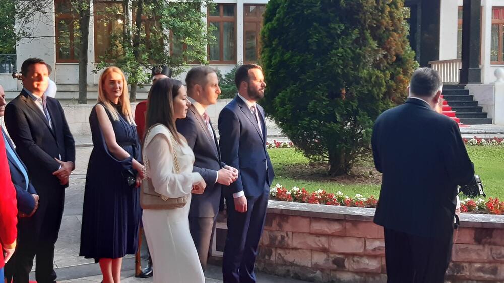 <p>"Želim da se Crne Gore sjetimo češće i da ljubav prema njoj iskazujemo svakodnevno - plaćajući porez, čuvajući okolinu i njeno bogatstvo", kazao je premijer</p>