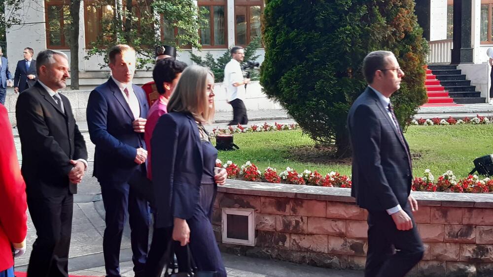 <p>"Želim da se Crne Gore sjetimo češće i da ljubav prema njoj iskazujemo svakodnevno - plaćajući porez, čuvajući okolinu i njeno bogatstvo", kazao je premijer</p>