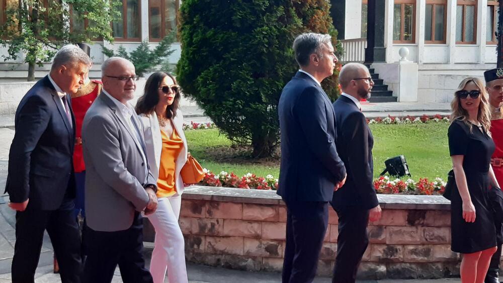 <p>"Želim da se Crne Gore sjetimo češće i da ljubav prema njoj iskazujemo svakodnevno - plaćajući porez, čuvajući okolinu i njeno bogatstvo", kazao je premijer</p>