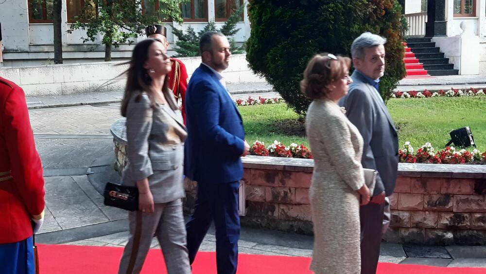 <p>"Želim da se Crne Gore sjetimo češće i da ljubav prema njoj iskazujemo svakodnevno - plaćajući porez, čuvajući okolinu i njeno bogatstvo", kazao je premijer</p>