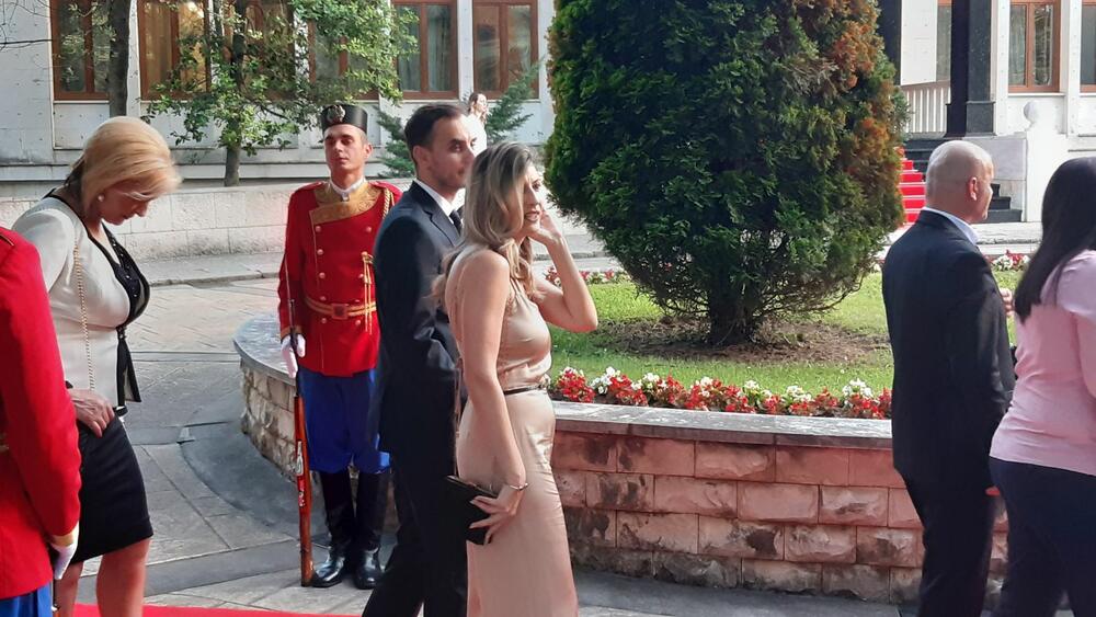 <p>"Želim da se Crne Gore sjetimo češće i da ljubav prema njoj iskazujemo svakodnevno - plaćajući porez, čuvajući okolinu i njeno bogatstvo", kazao je premijer</p>