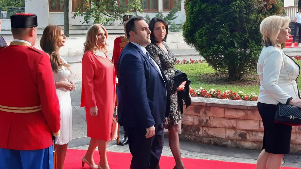 <p>"Želim da se Crne Gore sjetimo češće i da ljubav prema njoj iskazujemo svakodnevno - plaćajući porez, čuvajući okolinu i njeno bogatstvo", kazao je premijer</p>