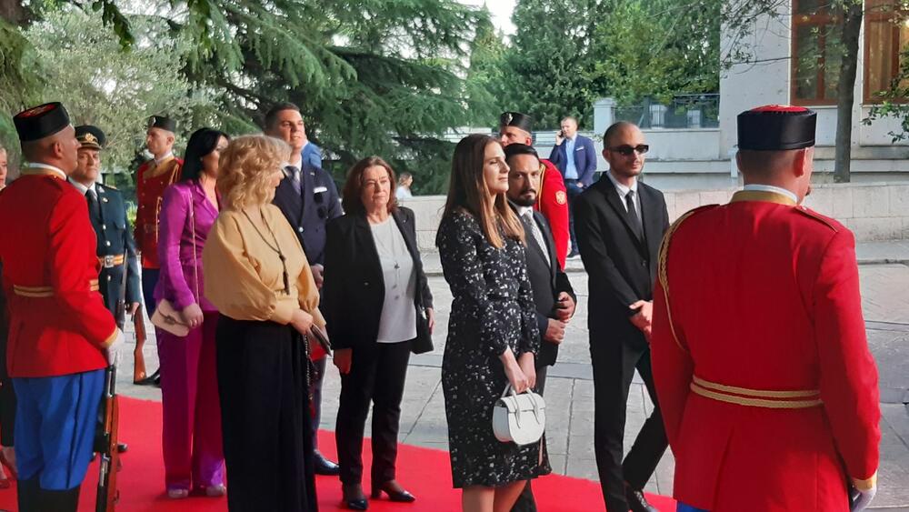 <p>"Želim da se Crne Gore sjetimo češće i da ljubav prema njoj iskazujemo svakodnevno - plaćajući porez, čuvajući okolinu i njeno bogatstvo", kazao je premijer</p>