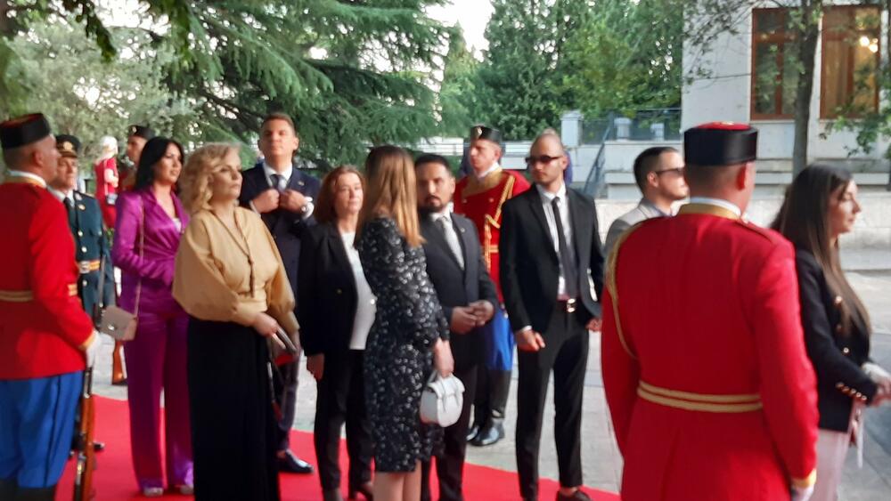 <p>"Želim da se Crne Gore sjetimo češće i da ljubav prema njoj iskazujemo svakodnevno - plaćajući porez, čuvajući okolinu i njeno bogatstvo", kazao je premijer</p>