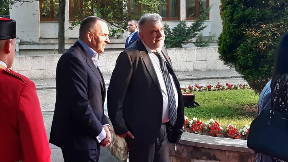 <p>"Želim da se Crne Gore sjetimo češće i da ljubav prema njoj iskazujemo svakodnevno - plaćajući porez, čuvajući okolinu i njeno bogatstvo", kazao je premijer</p>