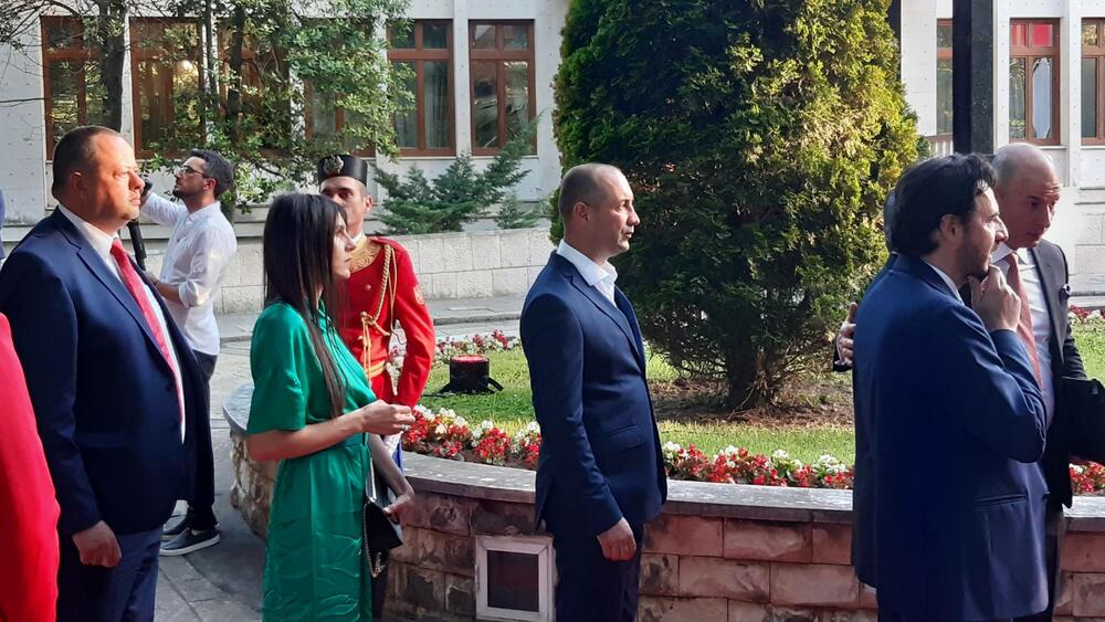 <p>"Želim da se Crne Gore sjetimo češće i da ljubav prema njoj iskazujemo svakodnevno - plaćajući porez, čuvajući okolinu i njeno bogatstvo", kazao je premijer</p>