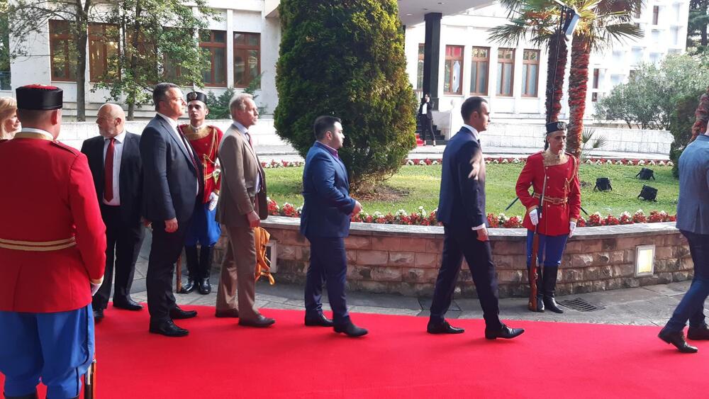 <p>"Želim da se Crne Gore sjetimo češće i da ljubav prema njoj iskazujemo svakodnevno - plaćajući porez, čuvajući okolinu i njeno bogatstvo", kazao je premijer</p>