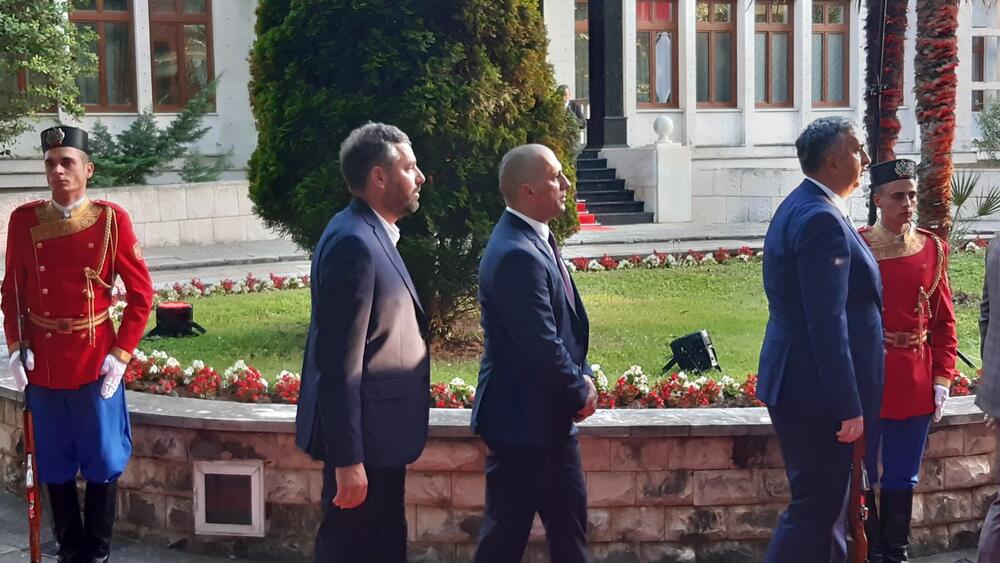 <p>"Želim da se Crne Gore sjetimo češće i da ljubav prema njoj iskazujemo svakodnevno - plaćajući porez, čuvajući okolinu i njeno bogatstvo", kazao je premijer</p>