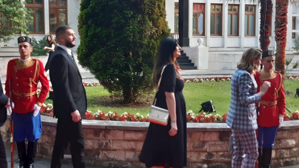 <p>"Želim da se Crne Gore sjetimo češće i da ljubav prema njoj iskazujemo svakodnevno - plaćajući porez, čuvajući okolinu i njeno bogatstvo", kazao je premijer</p>