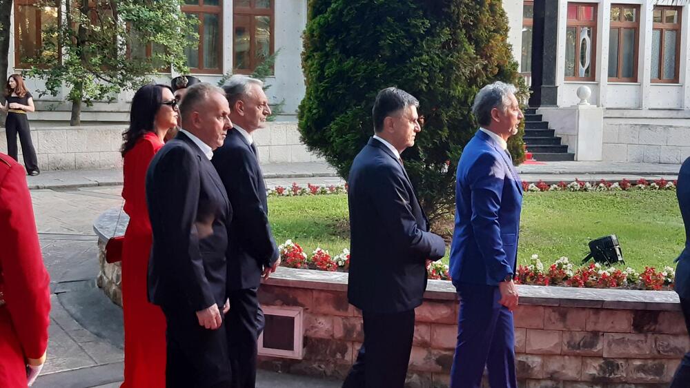 <p>"Želim da se Crne Gore sjetimo češće i da ljubav prema njoj iskazujemo svakodnevno - plaćajući porez, čuvajući okolinu i njeno bogatstvo", kazao je premijer</p>