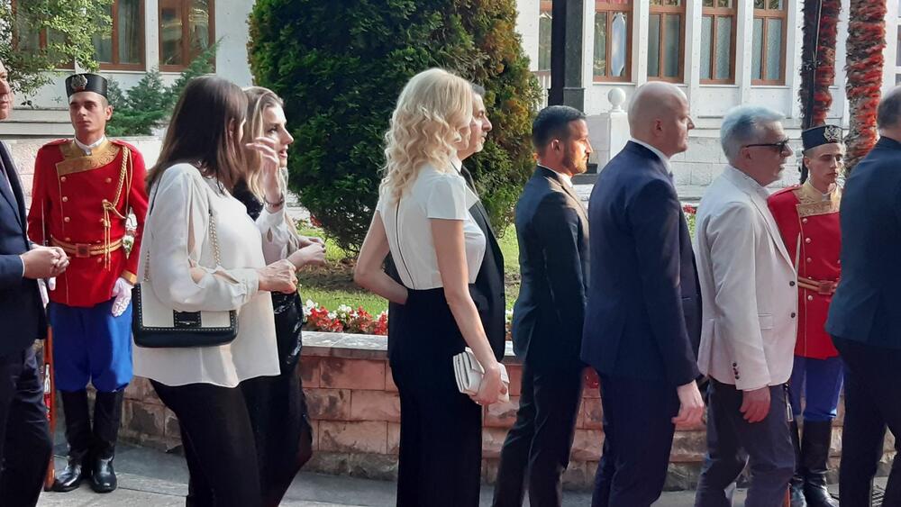 <p>"Želim da se Crne Gore sjetimo češće i da ljubav prema njoj iskazujemo svakodnevno - plaćajući porez, čuvajući okolinu i njeno bogatstvo", kazao je premijer</p>