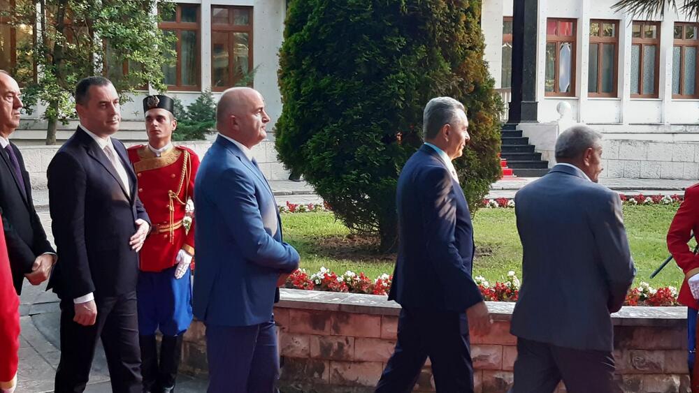 <p>"Želim da se Crne Gore sjetimo češće i da ljubav prema njoj iskazujemo svakodnevno - plaćajući porez, čuvajući okolinu i njeno bogatstvo", kazao je premijer</p>