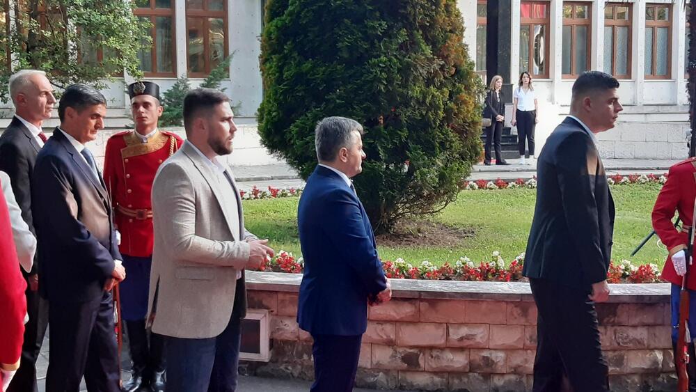 <p>"Želim da se Crne Gore sjetimo češće i da ljubav prema njoj iskazujemo svakodnevno - plaćajući porez, čuvajući okolinu i njeno bogatstvo", kazao je premijer</p>