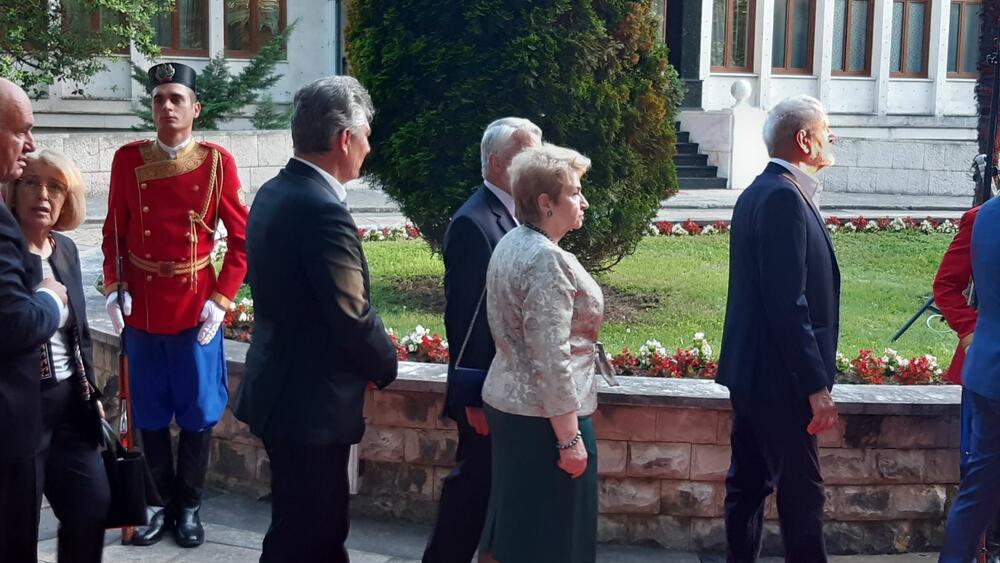 <p>"Želim da se Crne Gore sjetimo češće i da ljubav prema njoj iskazujemo svakodnevno - plaćajući porez, čuvajući okolinu i njeno bogatstvo", kazao je premijer</p>