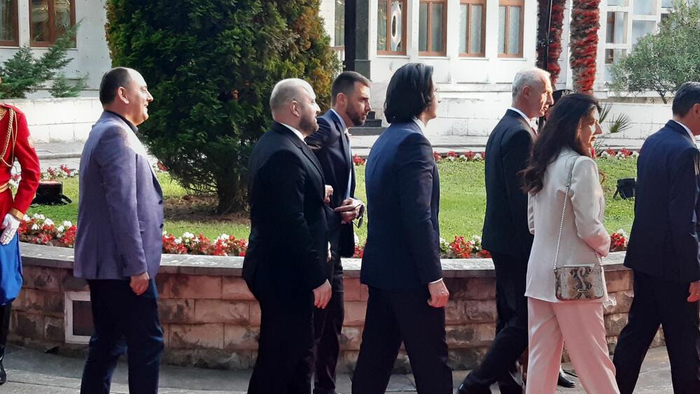 <p>"Želim da se Crne Gore sjetimo češće i da ljubav prema njoj iskazujemo svakodnevno - plaćajući porez, čuvajući okolinu i njeno bogatstvo", kazao je premijer</p>