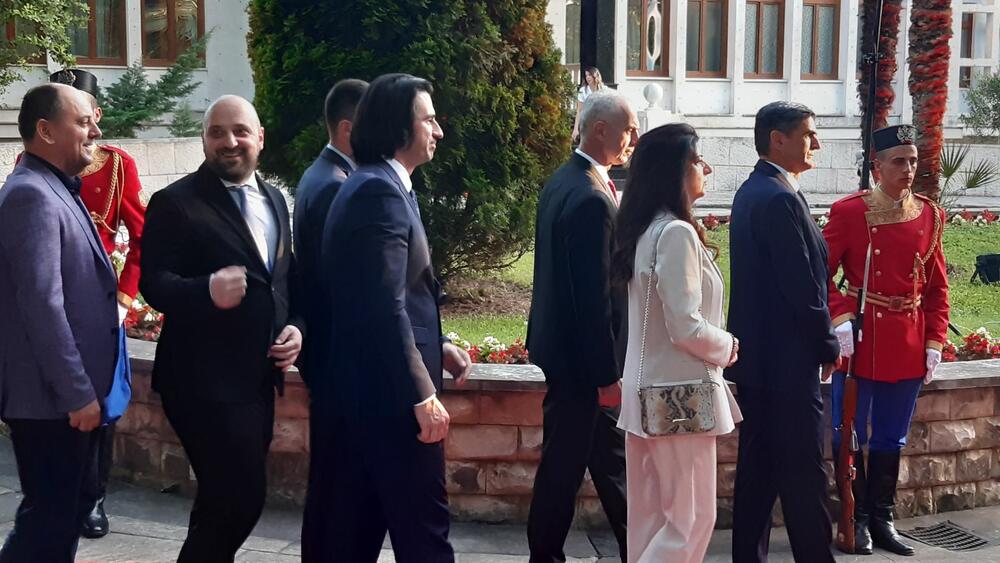 <p>"Želim da se Crne Gore sjetimo češće i da ljubav prema njoj iskazujemo svakodnevno - plaćajući porez, čuvajući okolinu i njeno bogatstvo", kazao je premijer</p>