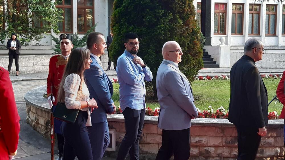 <p>"Želim da se Crne Gore sjetimo češće i da ljubav prema njoj iskazujemo svakodnevno - plaćajući porez, čuvajući okolinu i njeno bogatstvo", kazao je premijer</p>