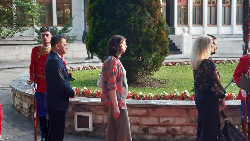 <p>"Želim da se Crne Gore sjetimo češće i da ljubav prema njoj iskazujemo svakodnevno - plaćajući porez, čuvajući okolinu i njeno bogatstvo", kazao je premijer</p>