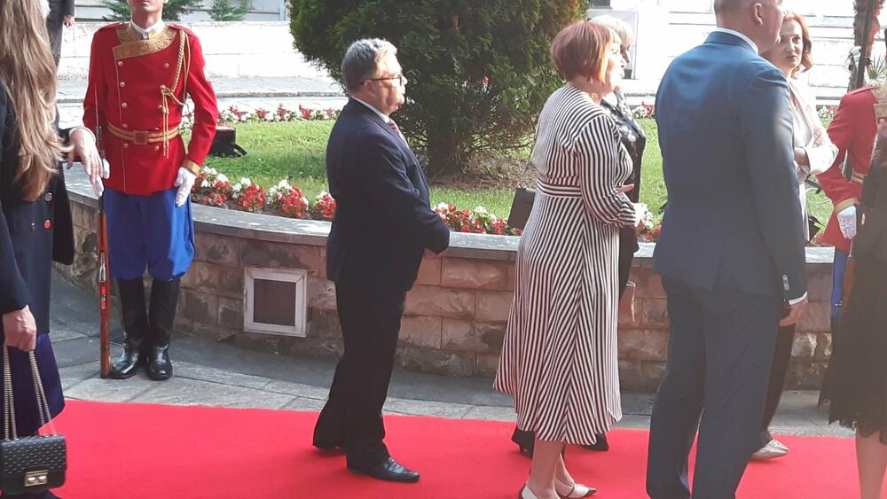 <p>"Želim da se Crne Gore sjetimo češće i da ljubav prema njoj iskazujemo svakodnevno - plaćajući porez, čuvajući okolinu i njeno bogatstvo", kazao je premijer</p>