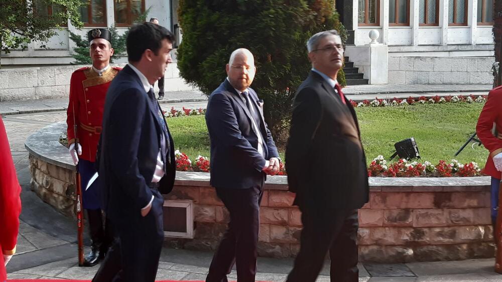 <p>"Želim da se Crne Gore sjetimo češće i da ljubav prema njoj iskazujemo svakodnevno - plaćajući porez, čuvajući okolinu i njeno bogatstvo", kazao je premijer</p>