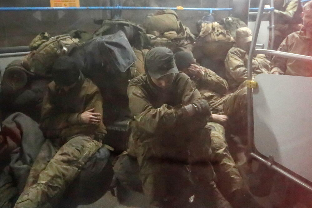 Borci iz Azovstala se prevoze u grad Olenivka koji je pod ruskom kontrolom, Foto: Reuters