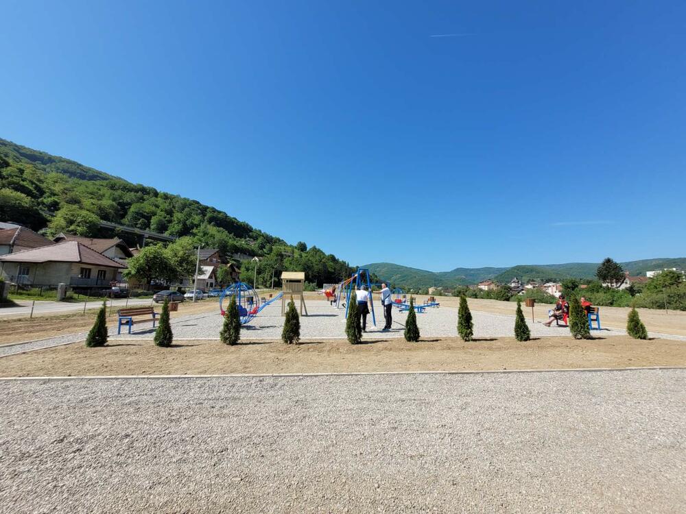 <p>Kako je lokalitet neograđen prvi radovi ovih dana biće usmjereni na izgradnju ograde do Lima</p>