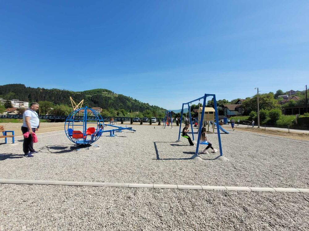 <p>Kako je lokalitet neograđen prvi radovi ovih dana biće usmjereni na izgradnju ograde do Lima</p>