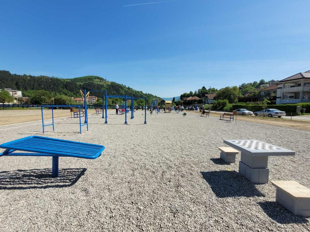 <p>Kako je lokalitet neograđen prvi radovi ovih dana biće usmjereni na izgradnju ograde do Lima</p>